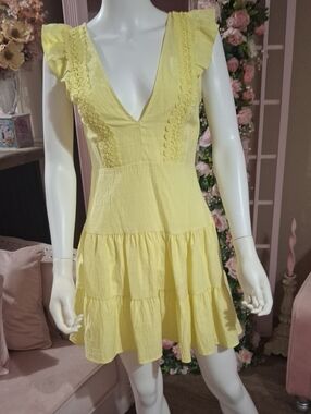 Double Crazy Yellow Deep V Ruffled Open Back Lace-Detail Tiered Sundress  Size S
